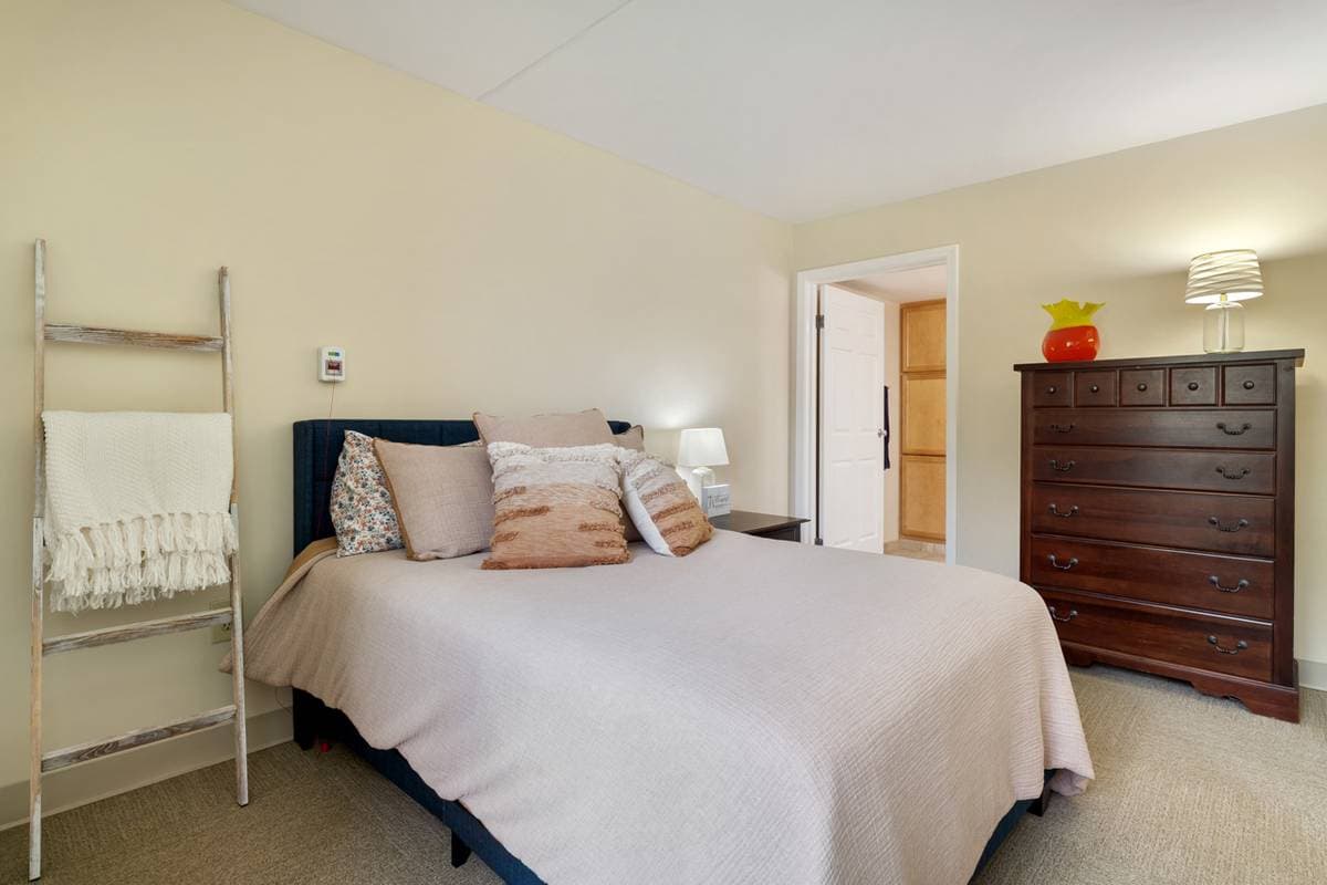 Spacious bedroom suite at Brownsboro Park